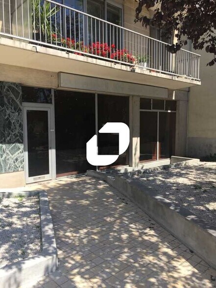 Bureau dans Courbevoie à vendre - Photo de l’immeuble – Image 1 sur 11