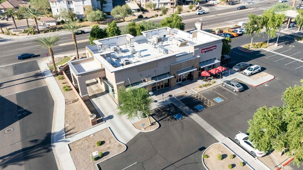 Santan Village Habit Burger, Gilbert, AZ à louer - Photo principale – Image 1 sur 2