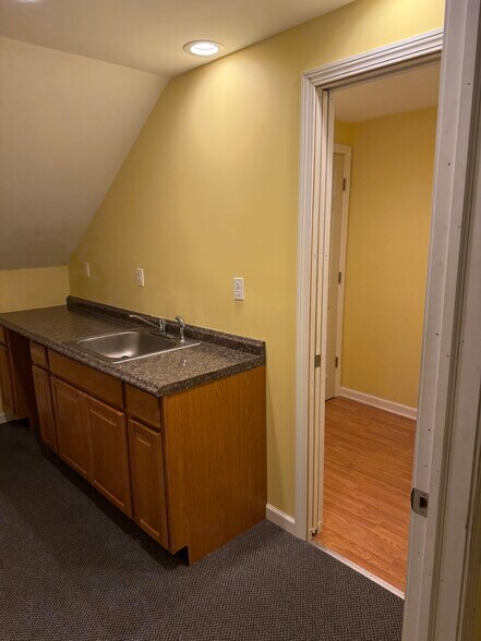 688 Derby Ave, Seymour, CT à louer - Photo de l’immeuble – Image 3 sur 33