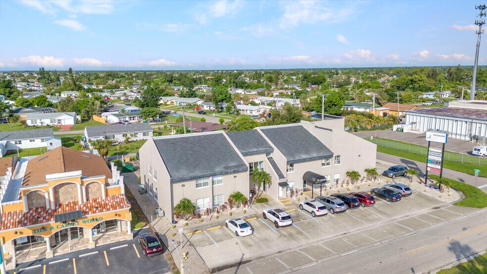 3417 Tamiami Trl, Port Charlotte, FL à vendre - Photo principale – Image 1 sur 33