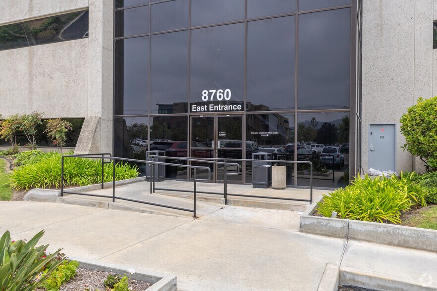 8760 Cuyamaca St, Santee, CA à louer - Photo de l’immeuble – Image 3 sur 5