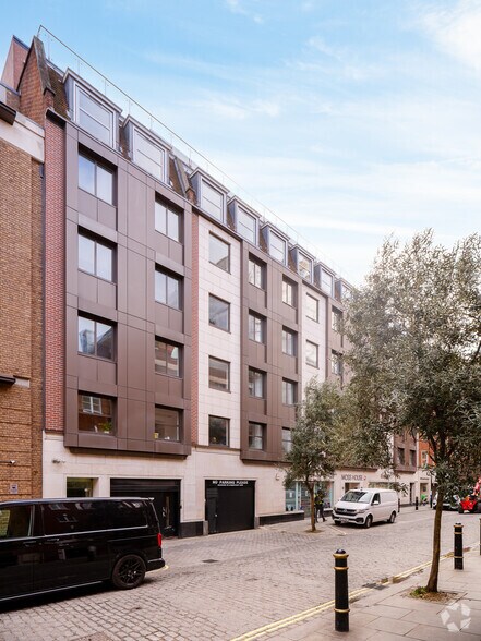 14 Brooks Mews, Londres à vendre - Photo de l’immeuble – Image 2 sur 5