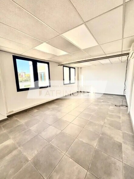 Bureau dans Marseille à vendre - Photo de l’immeuble – Image 2 sur 10