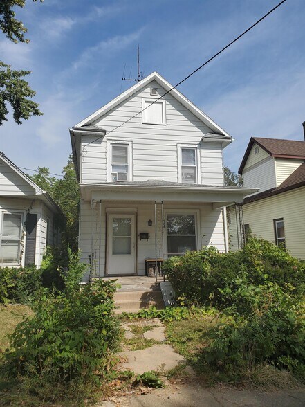 906 E Empire St, Freeport, IL à vendre - Photo principale – Image 1 sur 1
