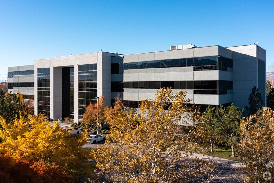 4246 S Riverboat Rd, Salt Lake City, UT à louer - Photo principale – Image 1 sur 5