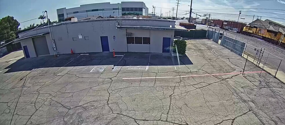 633 W State St, Ontario, CA à louer - Photo de l’immeuble – Image 2 sur 10