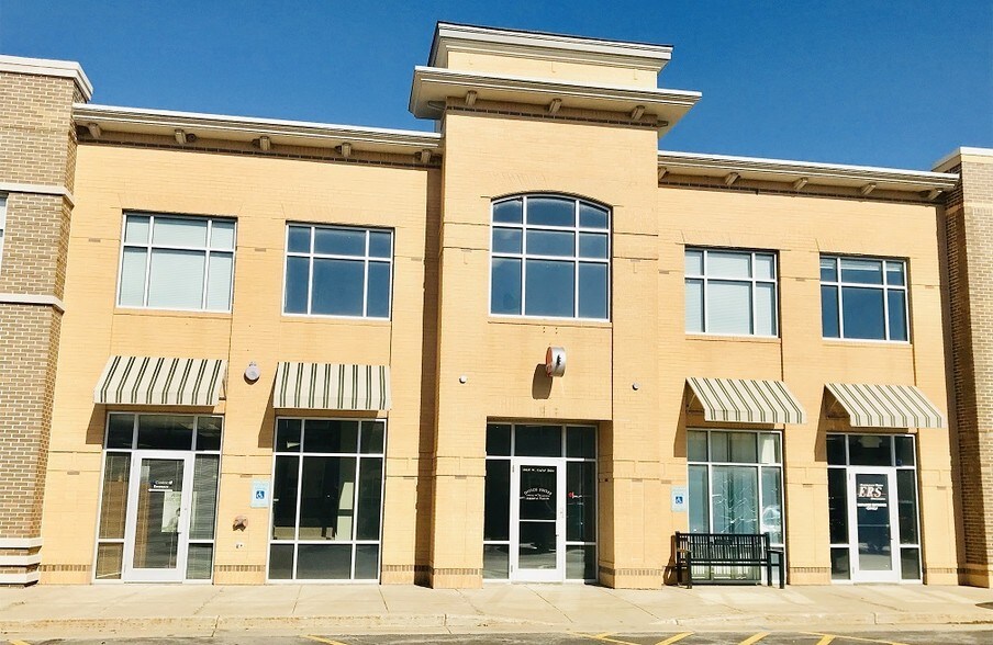 18985 W Capitol Dr, Brookfield, WI à louer - Photo de l’immeuble – Image 2 sur 13