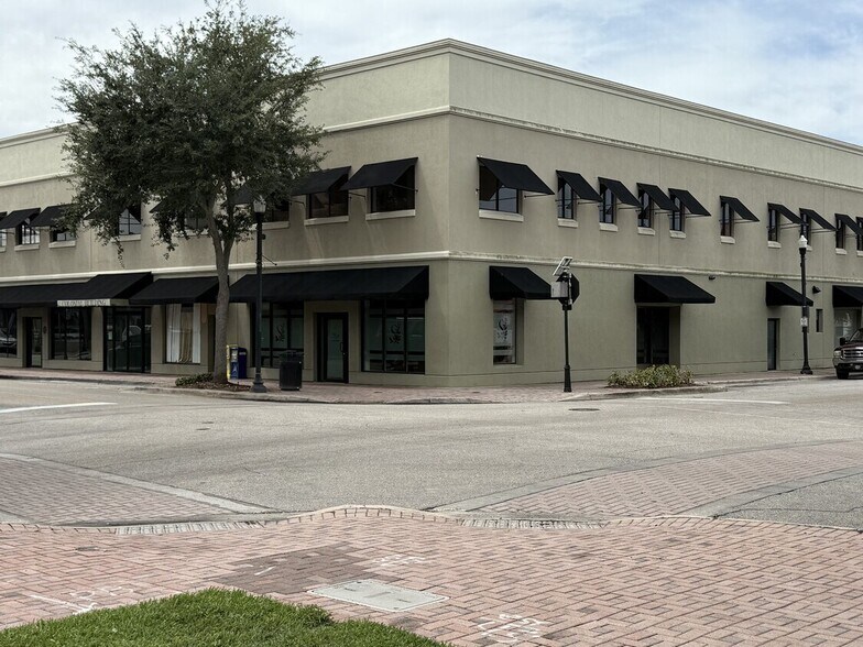 55 3rd St NW, Winter Haven, FL à louer - Photo de l’immeuble – Image 1 sur 2