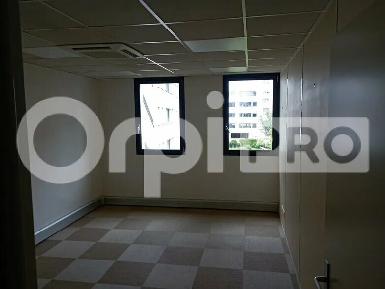 Bureau dans Reims à louer - Photo de l’immeuble – Image 2 sur 5