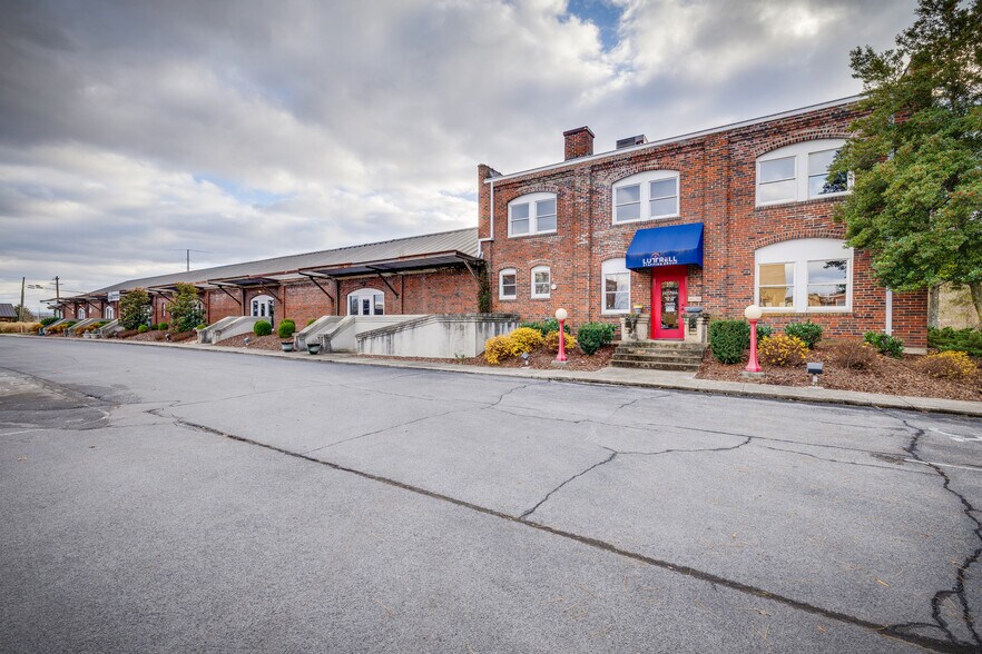 151 E Main St, Kingsport, TN à louer - Photo de l’immeuble – Image 3 sur 7