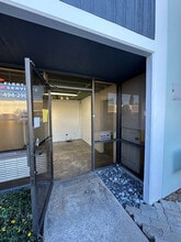 2521 W La Palma Ave, Anaheim, CA à louer Photo de l’immeuble– Image 2 sur 8