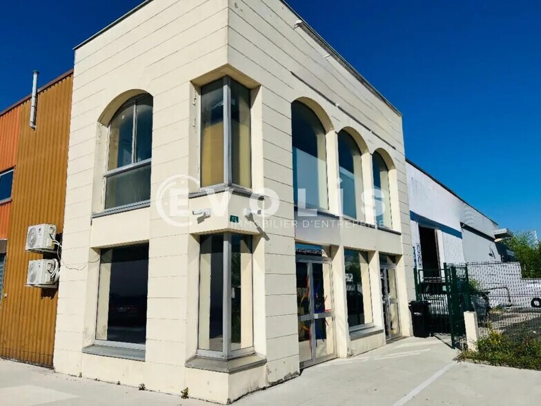 Bureau dans Roissy-en-Brie à louer - Photo de l’immeuble – Image 2 sur 7