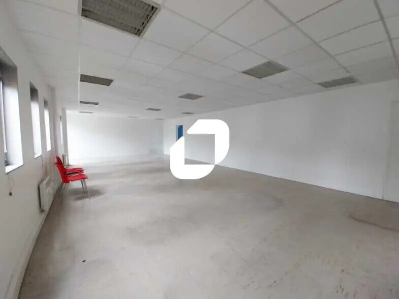 10 Avenue Ampère, Montigny-le-Bretonneux à louer - Photo intérieure – Image 3 sur 15