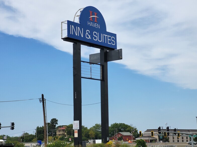 7350 N Hanley Rd, Hazelwood, MO à vendre - Photo de l’immeuble – Image 2 sur 71