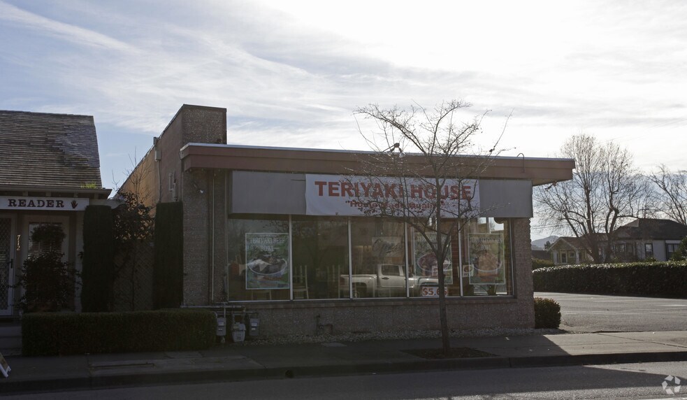 706-710 E Washington St, Petaluma, CA à vendre - Photo de l’immeuble – Image 2 sur 4