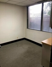 4910 Van Nuys Blvd, Sherman Oaks, CA à louer Photo intérieure– Image 1 sur 4