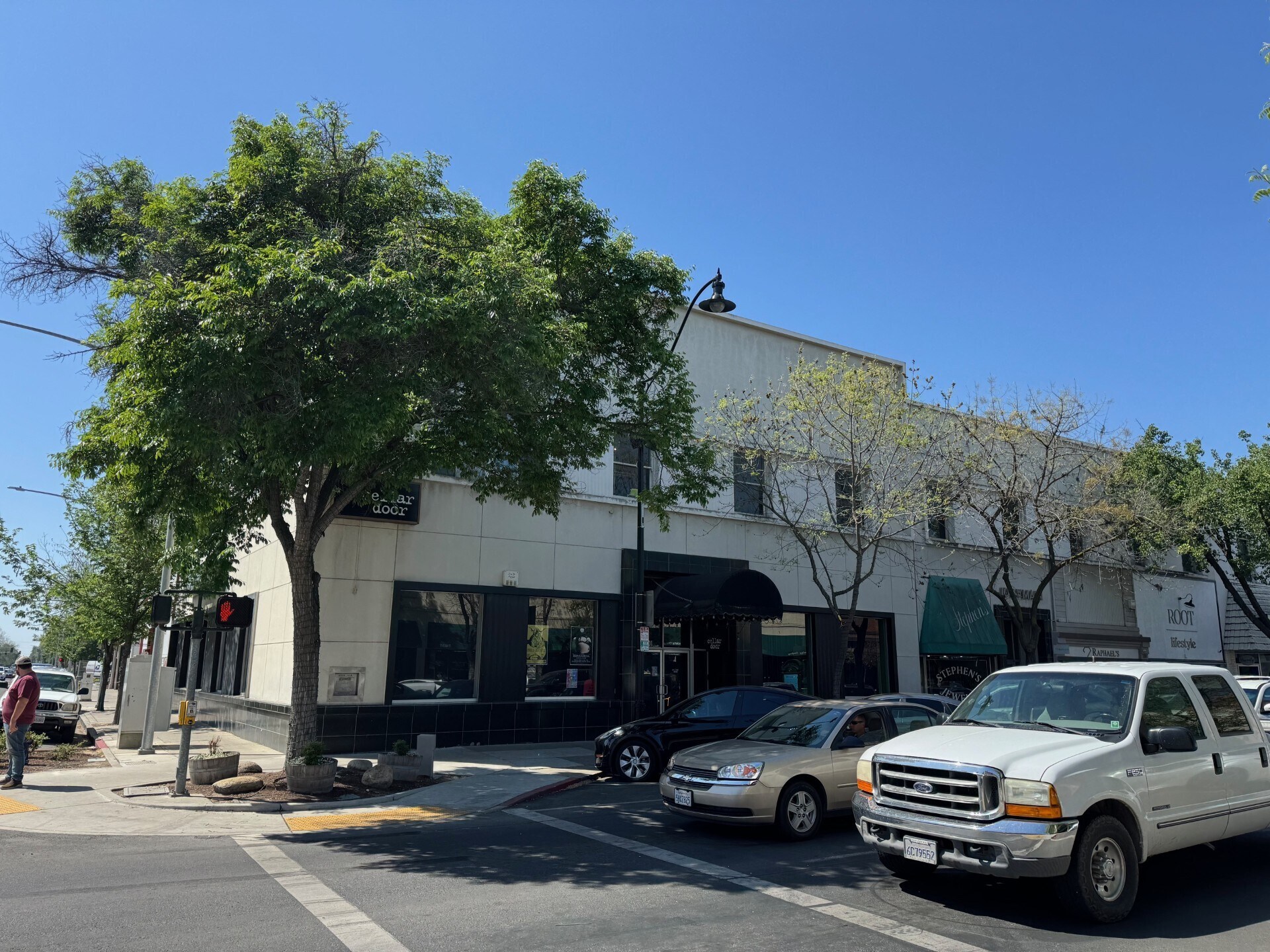 101 W Main St, Visalia, CA à vendre Photo principale– Image 1 sur 18