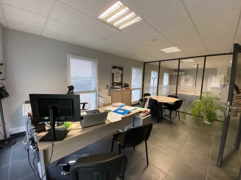 35 Allée Charles Lindbergh, Boos à louer - Photo de l’immeuble – Image 1 sur 4