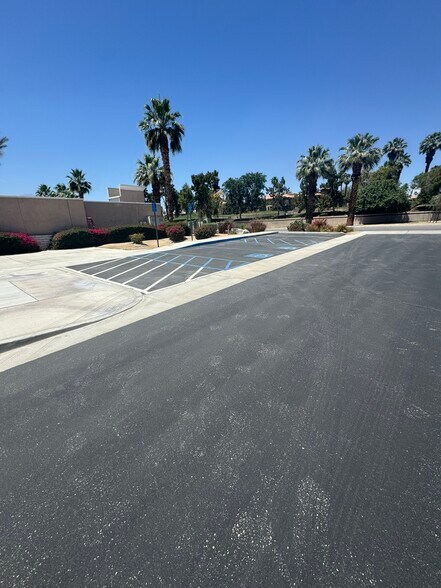 74875 Hovley Lane East, Palm Desert, CA à vendre - Photo de l’immeuble – Image 2 sur 5