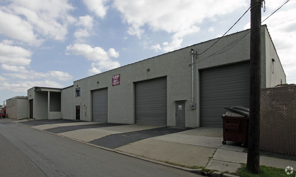 213 King St, Hackensack, NJ à louer - Photo de l’immeuble – Image 3 sur 3