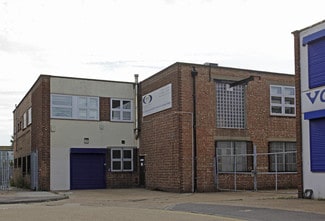 Plus de détails pour Chesham Clos, Romford - Industriel/Logistique à vendre