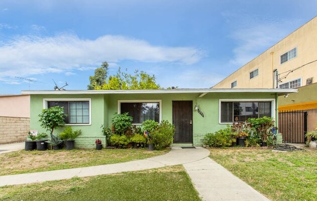 7222 Tyrone Ave, Van Nuys, CA à vendre - Photo de l’immeuble – Image 1 sur 15