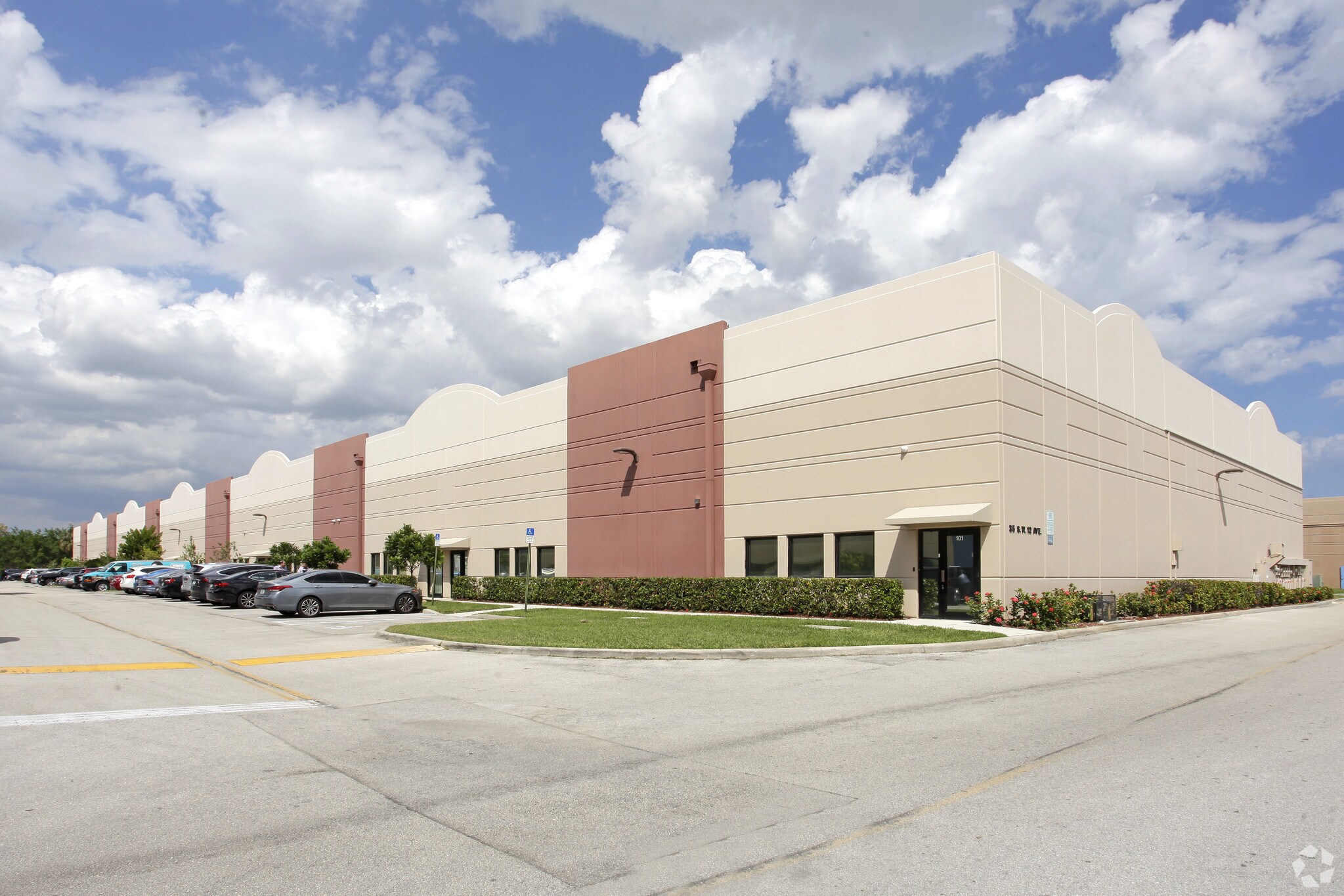 35 SW 12th Ave, Dania Beach, FL à vendre Photo principale– Image 1 sur 116