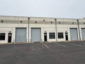 11482-11518 Robertson Dr, Manassas, VA à louer Photo de l’immeuble– Image 2 sur 8