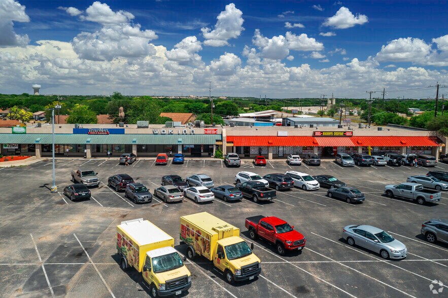8721-8739 Grissom Rd, San Antonio, TX à vendre - Photo de l’immeuble – Image 2 sur 9