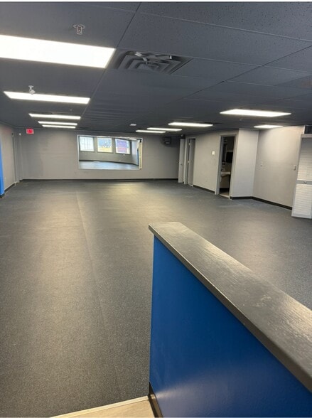 256 Hwy 206 S, Hillsborough, NJ à louer - Photo intérieure – Image 2 sur 28