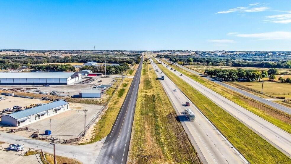 3001 Cox Rd, Millsap, TX à louer - Photo de l’immeuble – Image 3 sur 20
