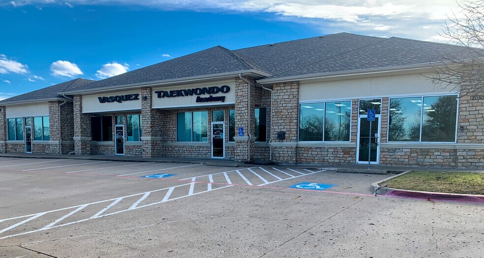 2050 Alma Rd, McKinney, TX à louer - Photo de l’immeuble – Image 2 sur 18