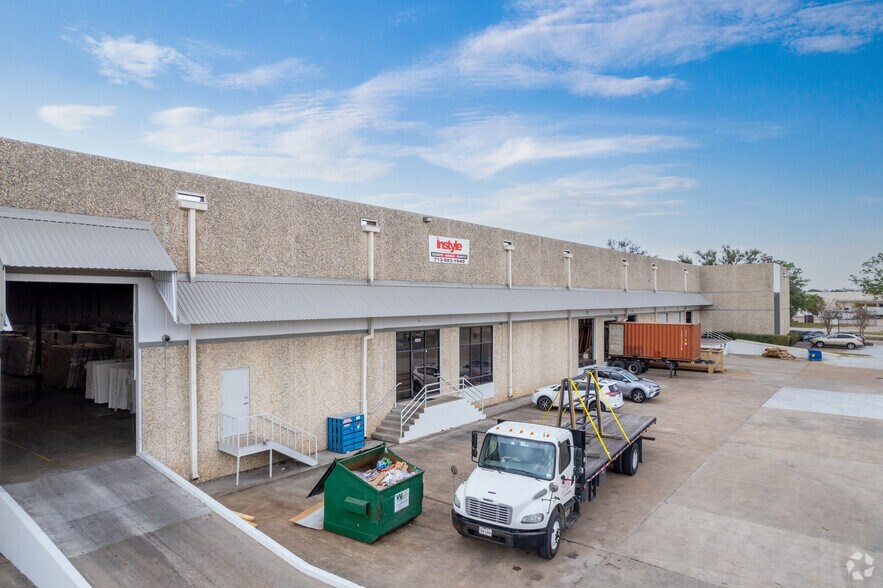 8251-8269 Kempwood Dr, Houston, TX à louer - Photo de l’immeuble – Image 3 sur 6