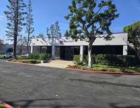 20600 Nordhoff St, Chatsworth, CA à louer Photo de l’immeuble– Image 2 sur 7