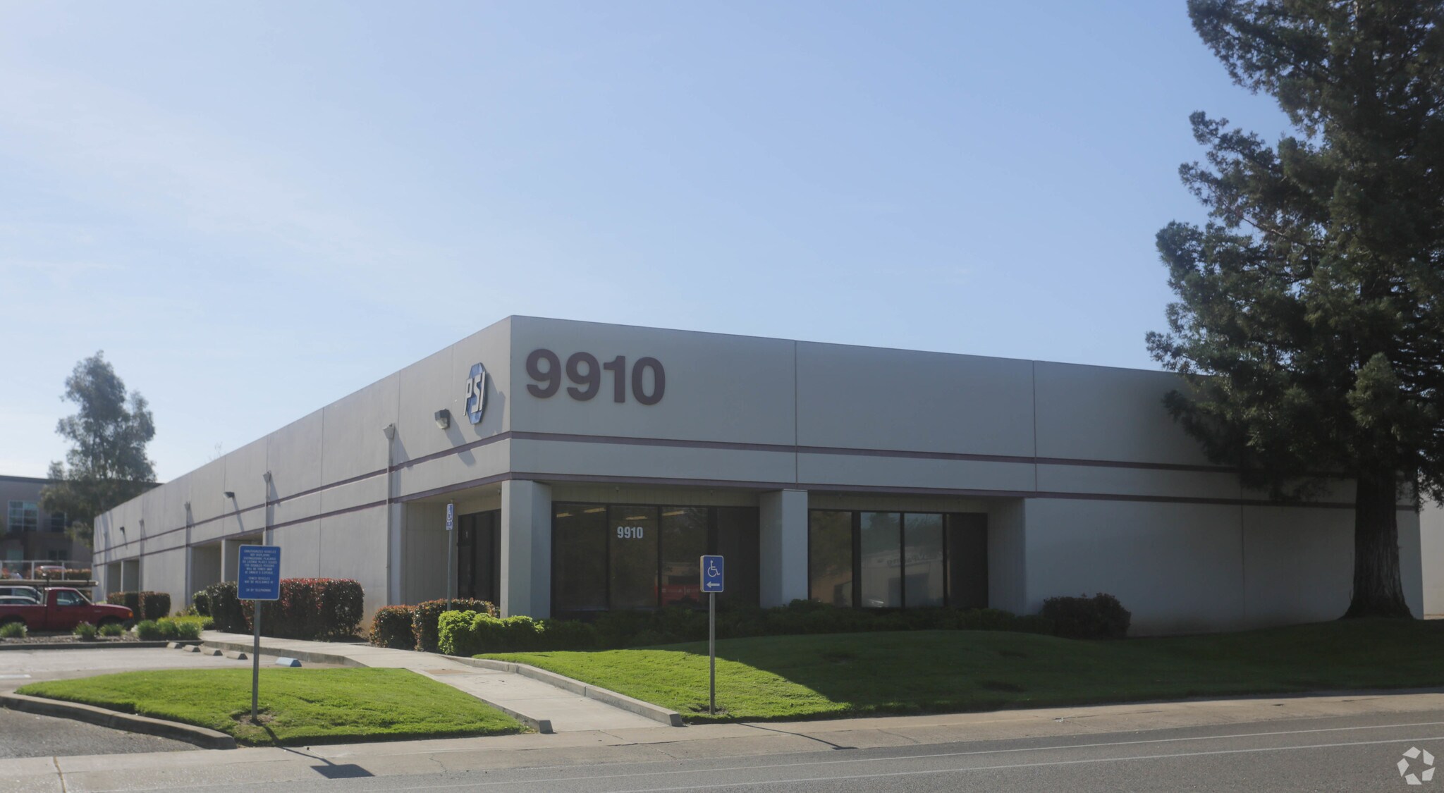 9910 Horn Rd, Sacramento, CA à louer Photo principale– Image 1 sur 6