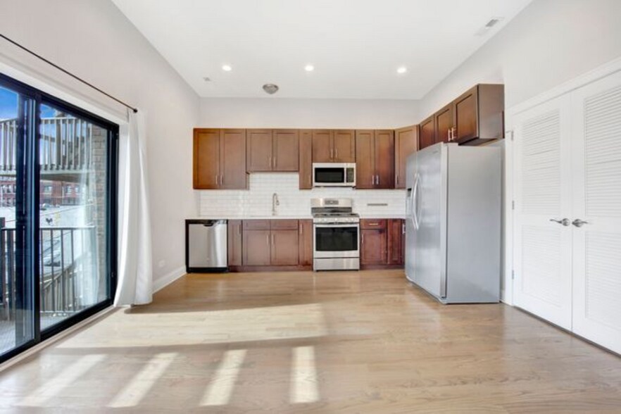 1947 W Chicago Ave, Chicago, IL à vendre - Photo de l’immeuble – Image 3 sur 13