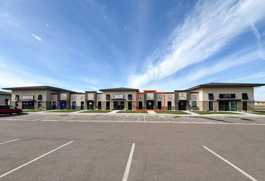 251 N Cliff Ave, Harrisburg, SD à louer - Photo de l’immeuble – Image 1 sur 5