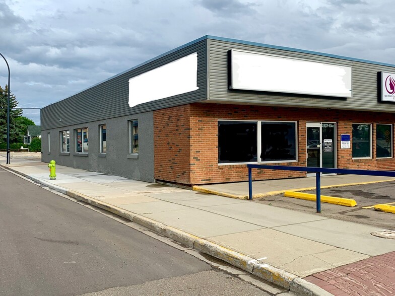 5229 50th Ave, Red Deer, AB à louer - Photo de l’immeuble – Image 3 sur 16