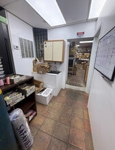 24802 Northern Blvd, Douglaston, NY à louer Photo intérieure– Image 2 sur 5