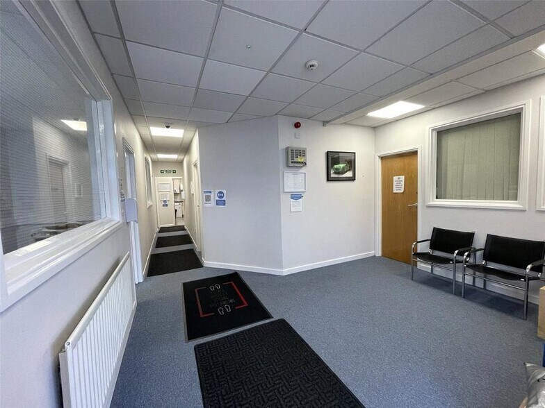 12 Tallon Rd, Brentwood à louer - Photo de l’immeuble – Image 3 sur 16