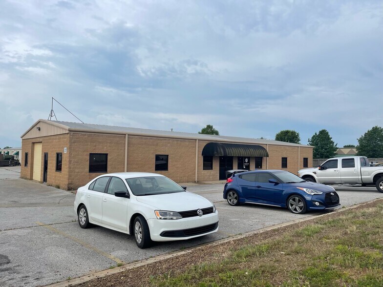 2218 Worth Ln, Springdale, AR à vendre - Photo principale – Image 1 sur 4