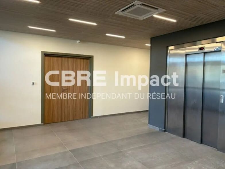 Bureau dans Dijon à louer - Hall d’entrée – Image 3 sur 30