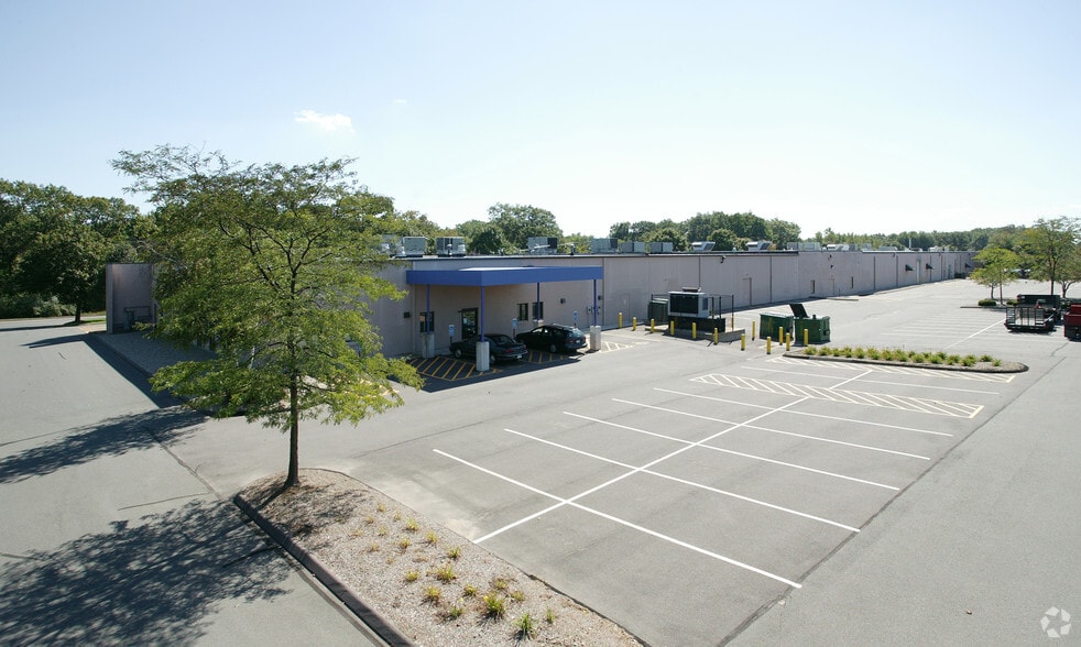 29-35 Griffin Rd S, Bloomfield, CT à louer - Photo de l’immeuble – Image 3 sur 8