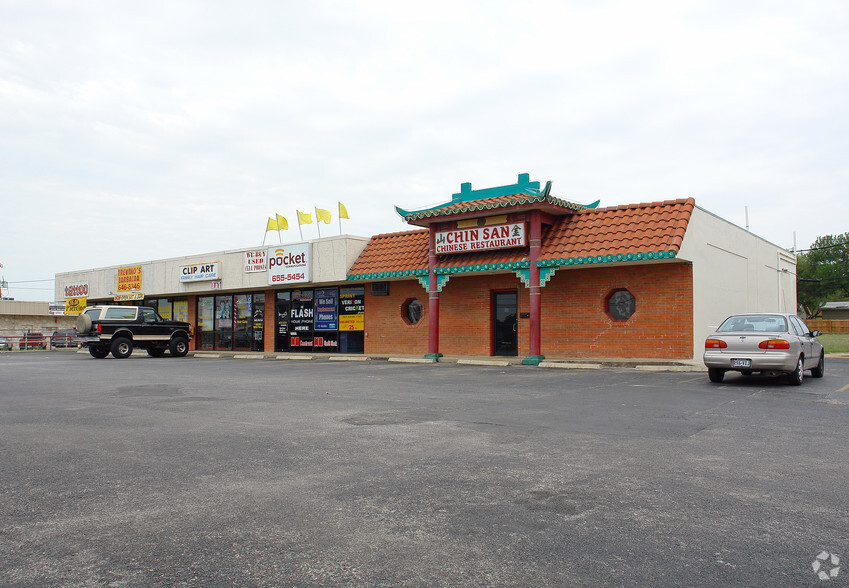 13231-13239 Nacogdoches Rd, San Antonio, TX à louer - Photo de l’immeuble – Image 3 sur 5