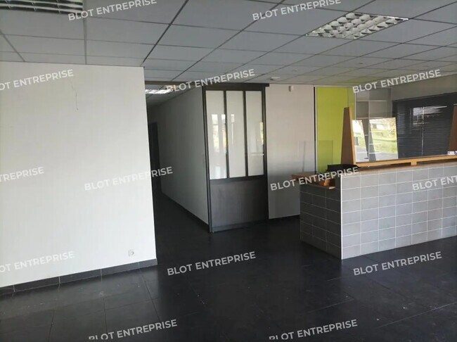 Plus de détails pour Local d’activités à vendre