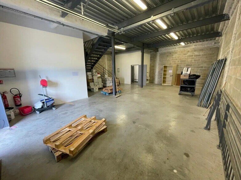Local d'activités dans SAINT-OUEN-L'AUMONE à vendre - Photo de l’immeuble – Image 2 sur 12