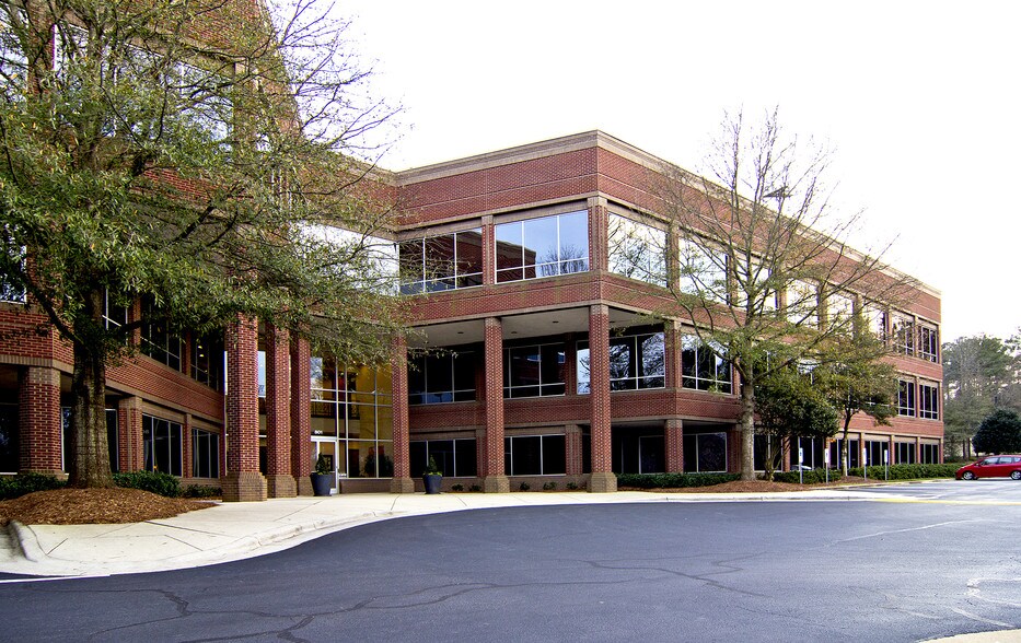 801 Jones Franklin Rd, Raleigh, NC à louer - Photo de l’immeuble – Image 1 sur 13