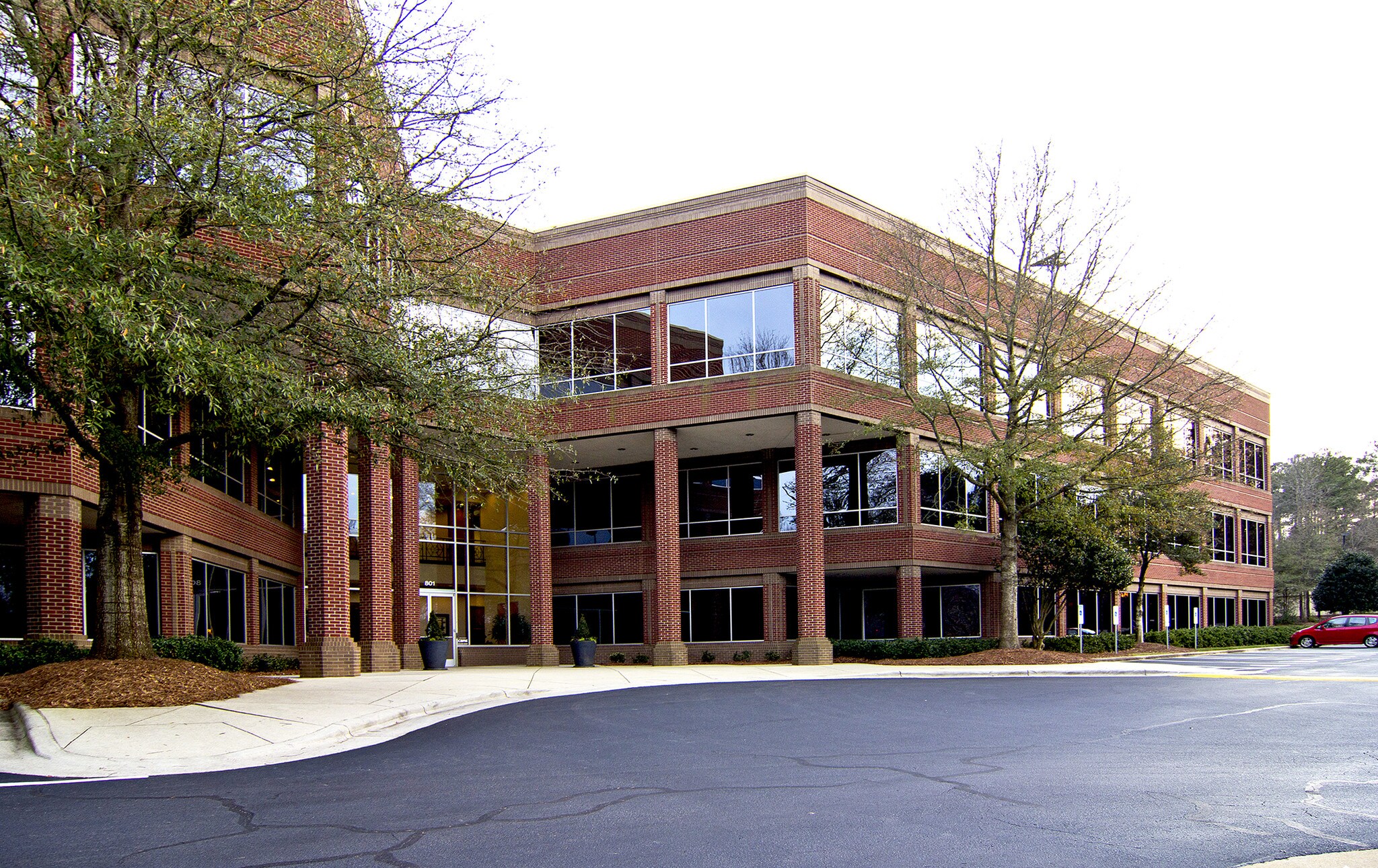 801 Jones Franklin Rd, Raleigh, NC à louer Photo principale– Image 1 sur 14