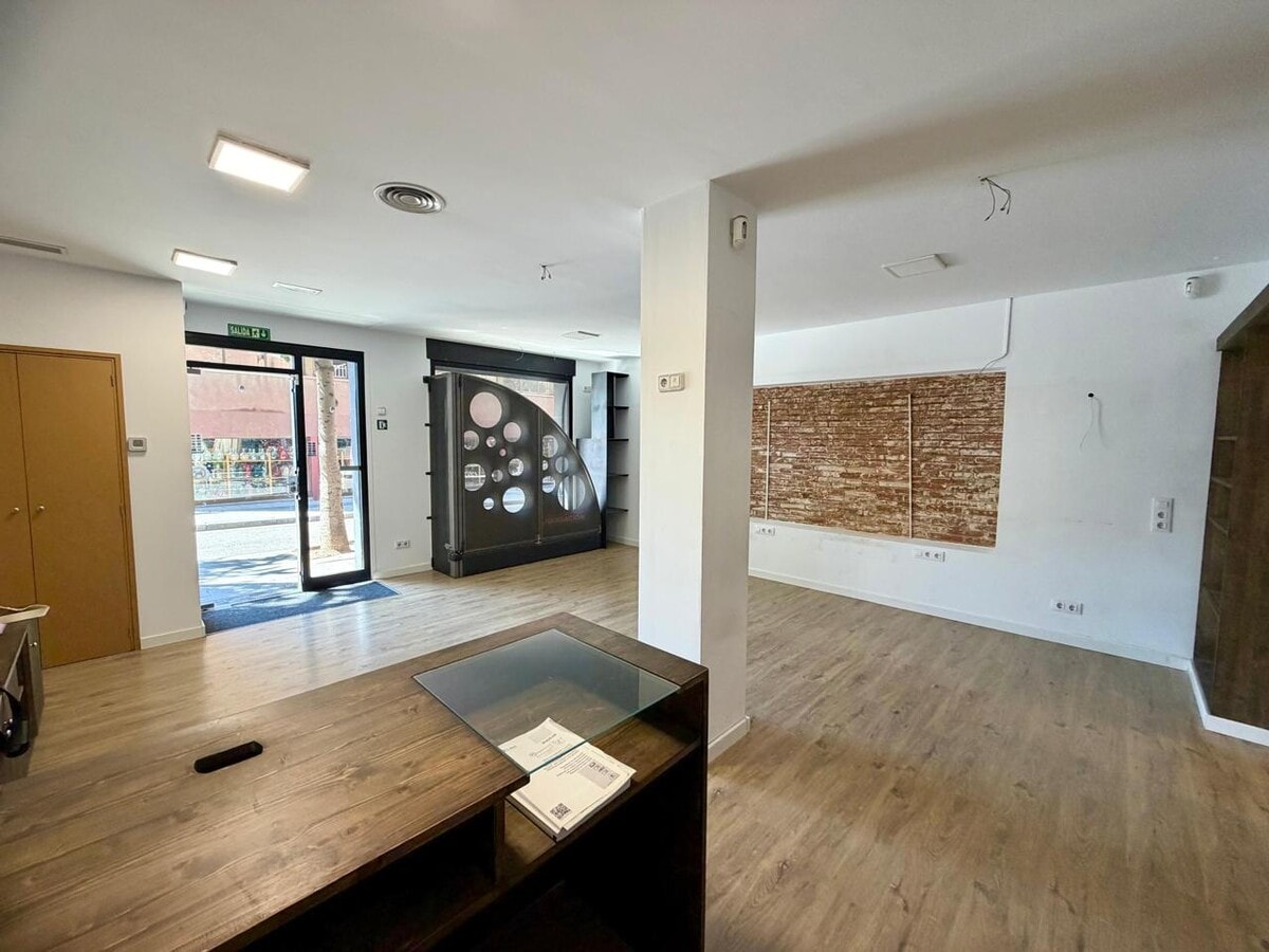 Granollers, BAR 08401 - Lot 1 - - Photo intérieure - Image 1 of 13