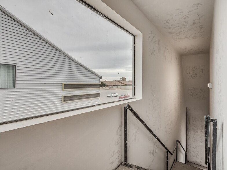 4403-4411 SW 3rd St, Oklahoma City, OK à louer - Photo intérieure – Image 1 sur 61